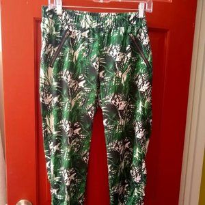 Athleta Aspire Palms Ankle Pant - Size 6